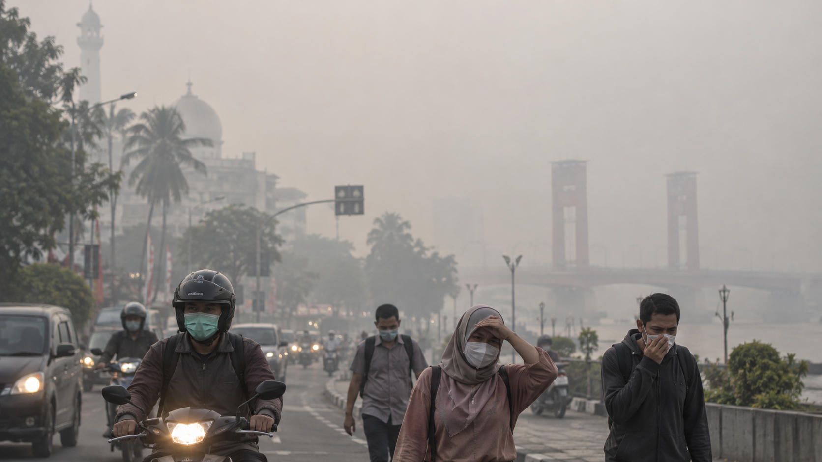 Asap Pekat Selimuti Palembang, Aktivitas Warga Terganggu