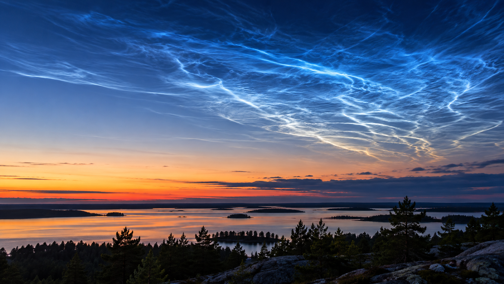 Awan Noctilucent Bercahaya di Langit Swedia