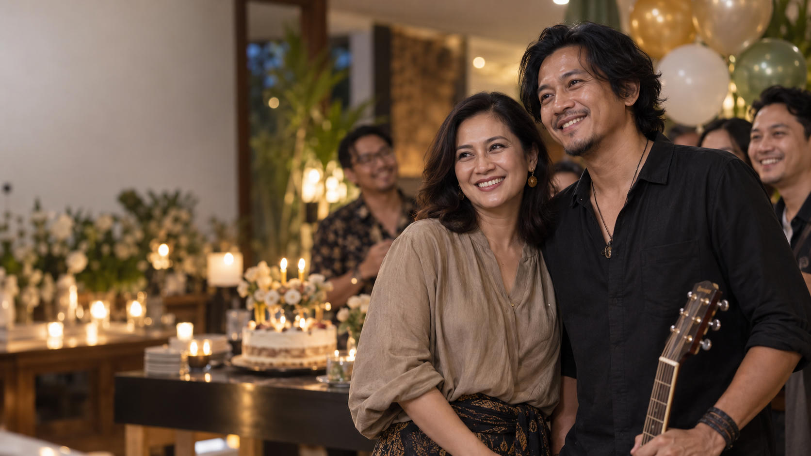 Gaya Santai Wulan Guritno Hadiri Ultah Ariel NOAH, Kedekatan Keduanya Disorot