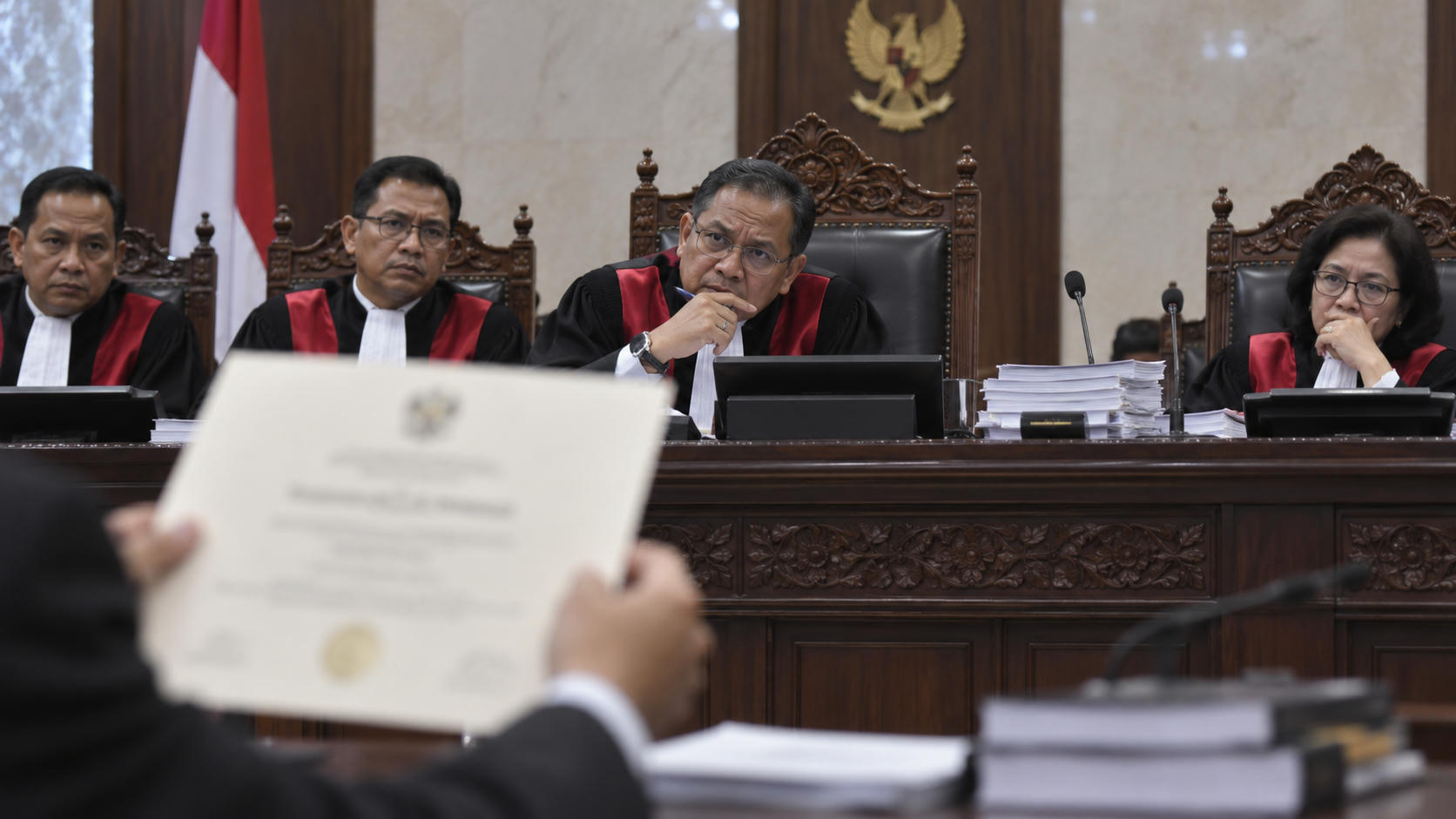 Hakim MK dan Perkara Terkait Ijazah Gibran