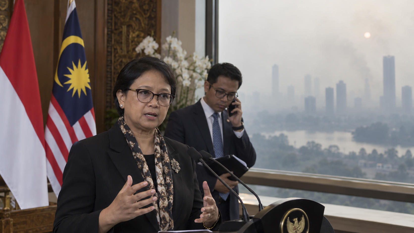 Menlu Ungkap Anwar Ibrahim Telepon Prabowo soal Karhutla