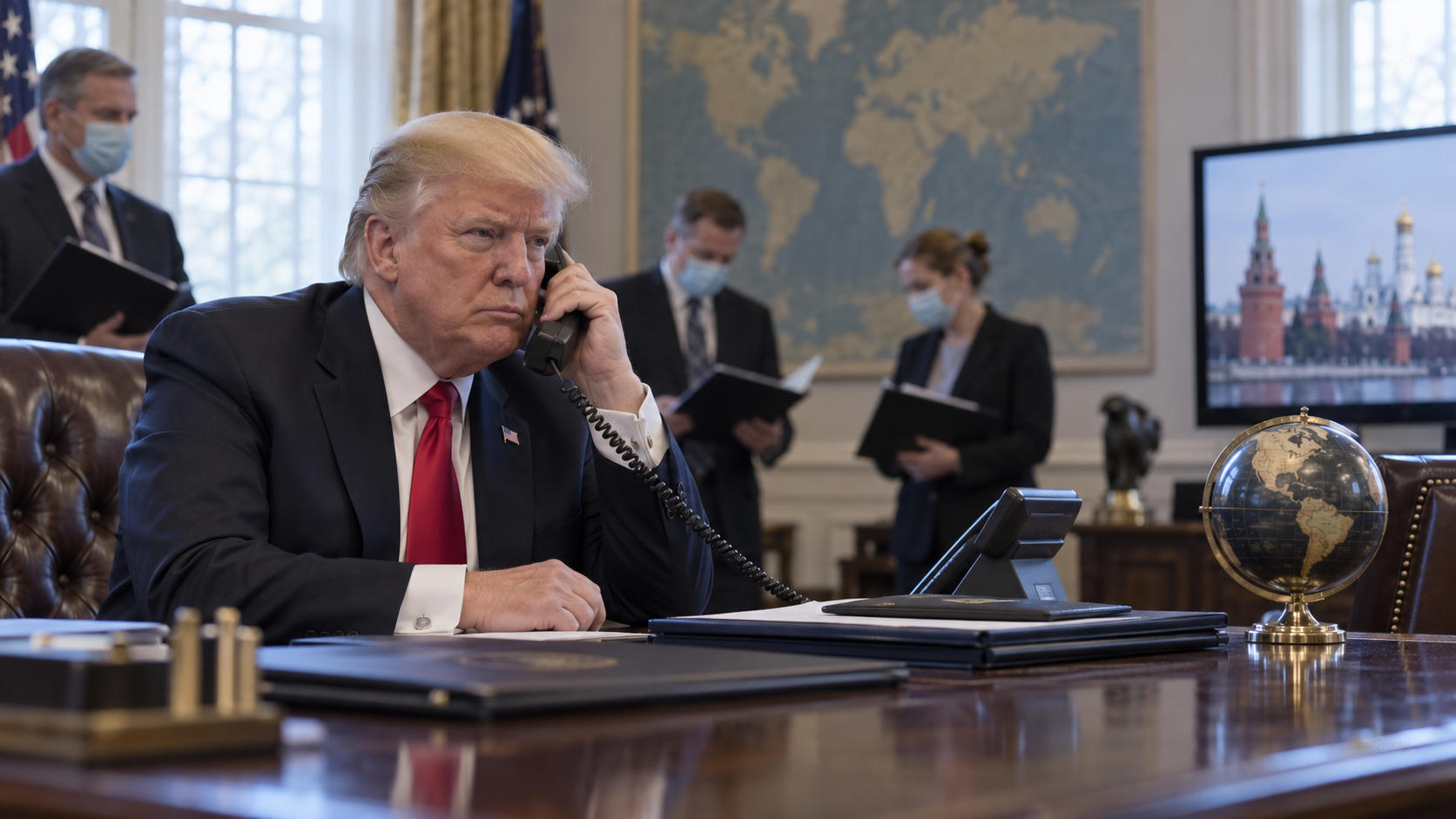 Trump Dikabarkan Akan Telepon Putin soal Dugaan Pes